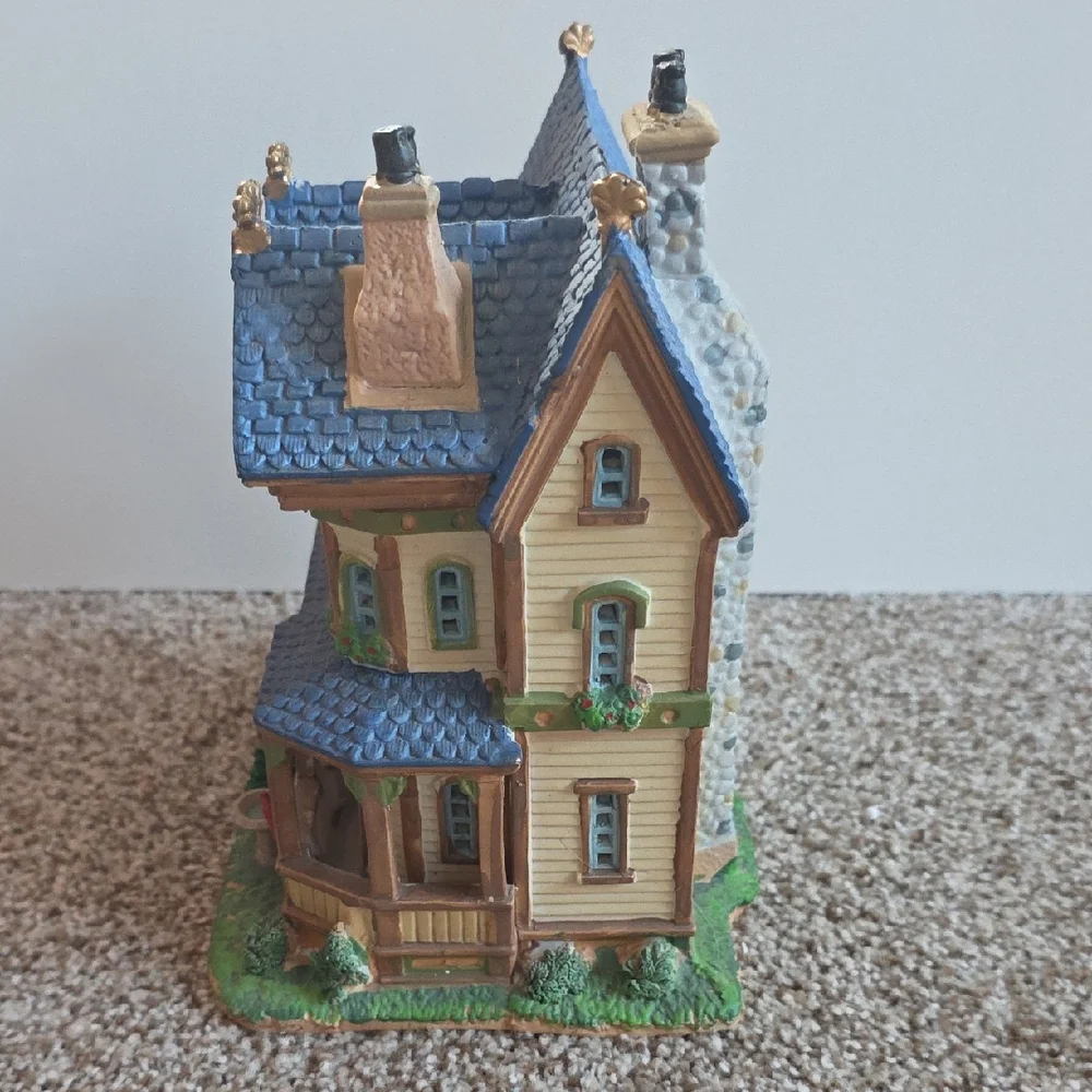 Lemax Village Collection Mrs. Applegate's Bed & Breakfast
